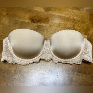🛍️ Lift strappless 34B great condition.